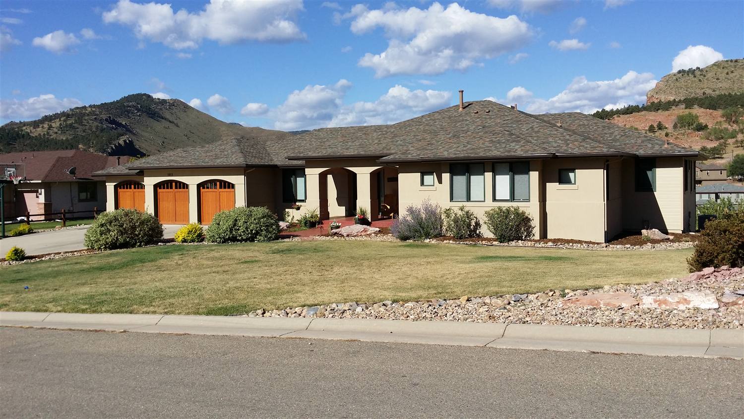 Completed Owens Corning Designer Color Series roof by Bailey Roofing on a stucco ranch with arched wood garage doors in Lyons, Colorado, September 2015